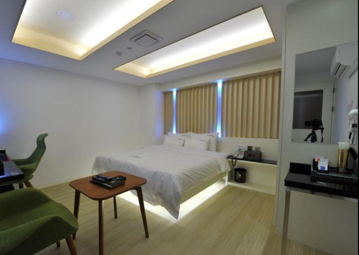 Ytt Hotel Nampo Busan Bagian luar foto