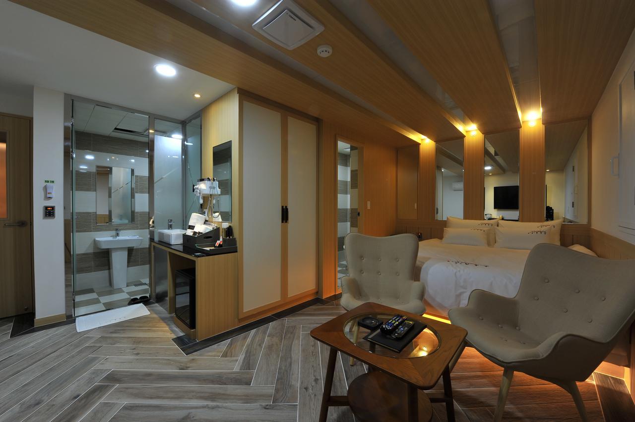 Ytt Hotel Nampo Busan Bagian luar foto